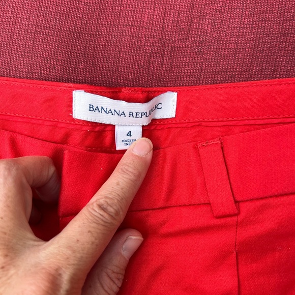 Banana republic red short size 4 - Picture 2 of 2